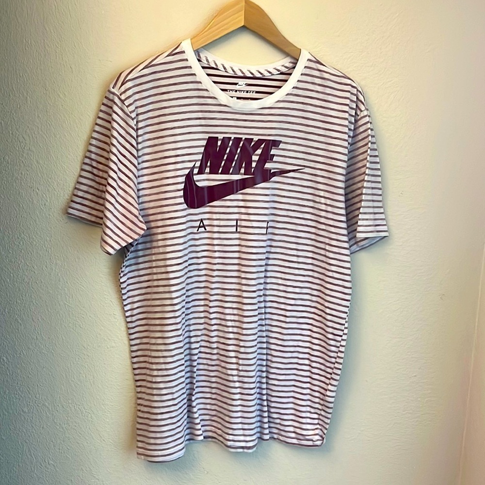 The Nike Tee size L